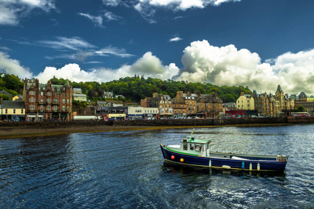 Image of oban's coast with a boat in the water
